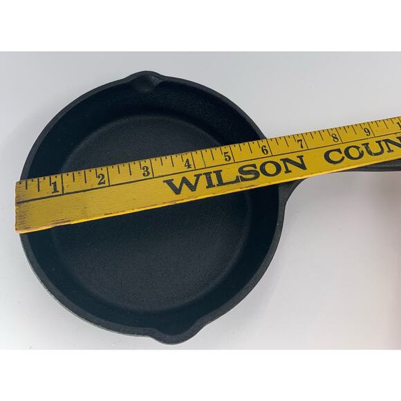 9 Inch Cast Iron Skillet Choice Black Small Seasoned Personal Frying Pan Mini - Picture 4 of 7